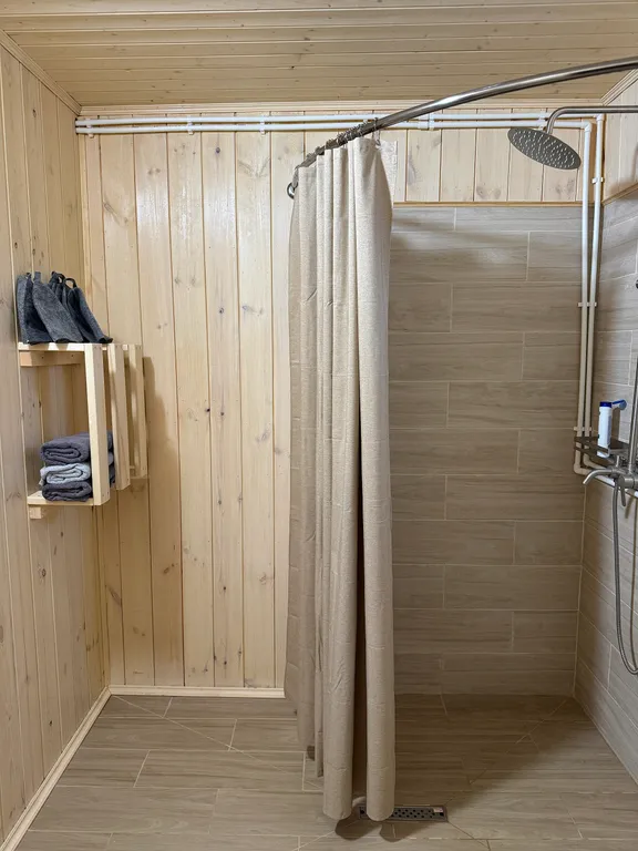 Дом с баней в доме с видом на лес и водохранилище