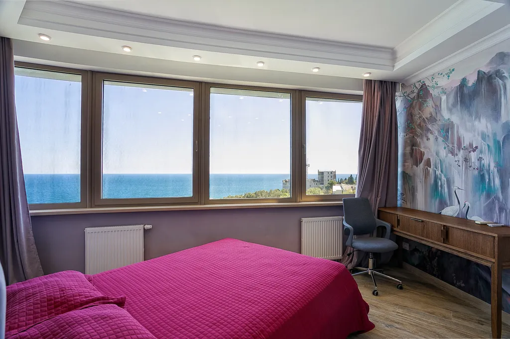 Трёхкомнатный апартамент с видом на море