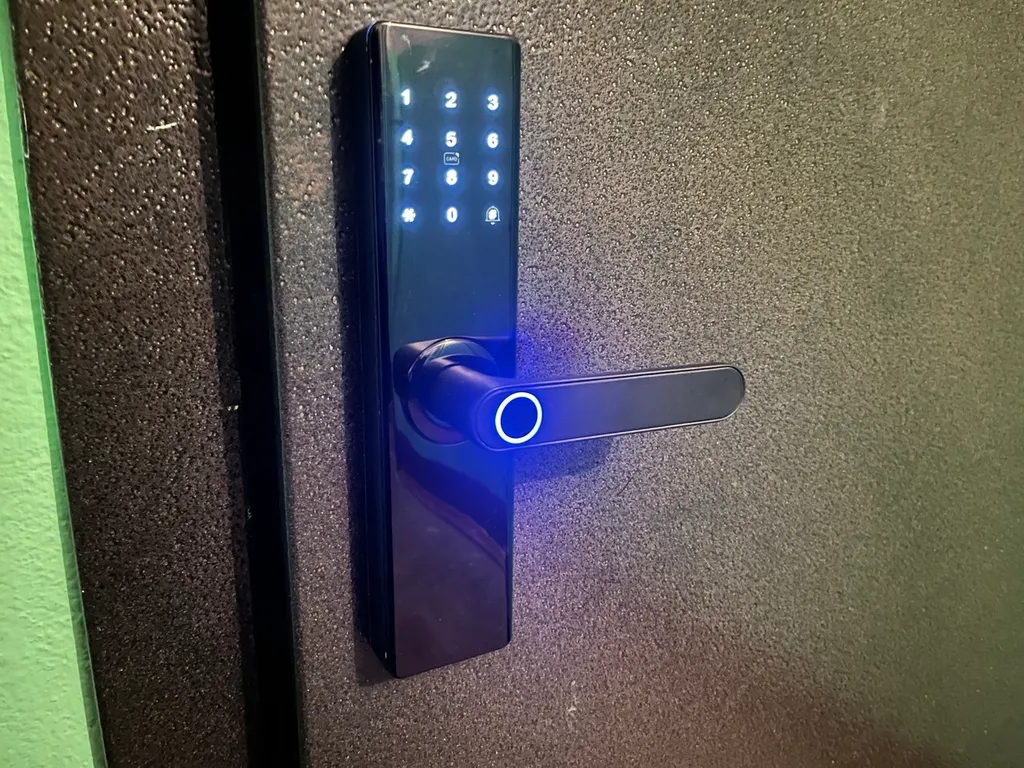 Большая тёплая уютная квартира с тремя отдельными комнатами и лоджией