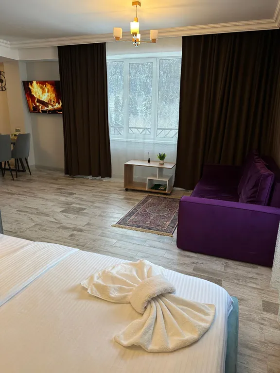 Квартира с дизайнерским евроремонтом и кухонной зоной