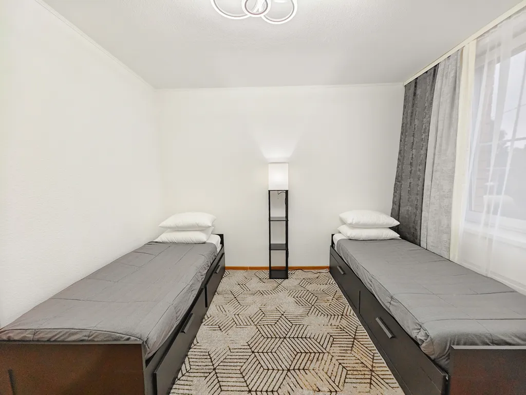 Двухкомнатная/2+1+1+1+1/ Уралмаш/ новостройка /большая кухня/лоджия