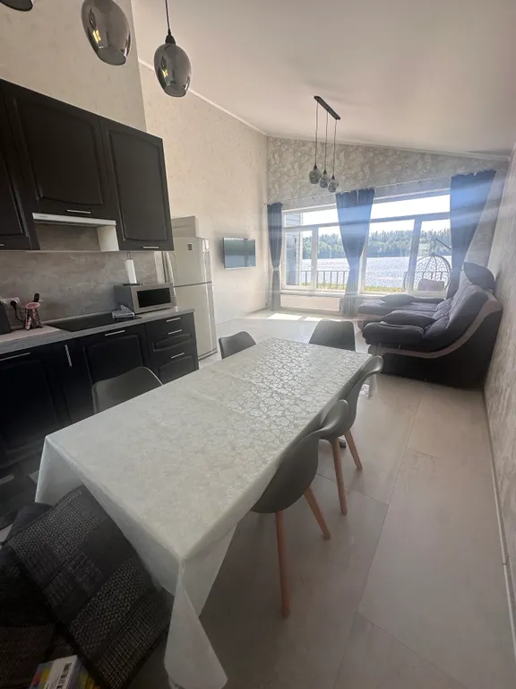 Уютный семейный дом на берегу озера