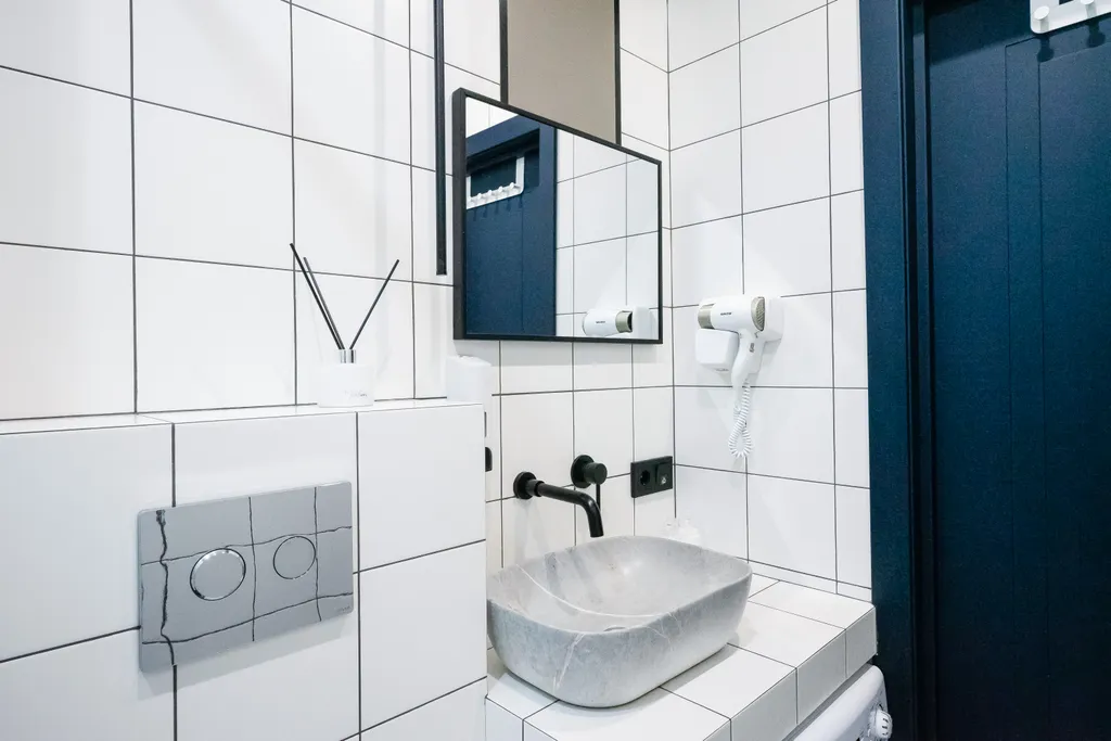 Квартира Квартира Стильная студия Тёмно-синяя в центре — Калининград