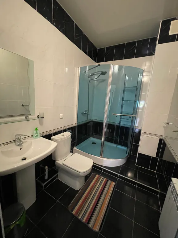 Дом с бассейном для большой компании