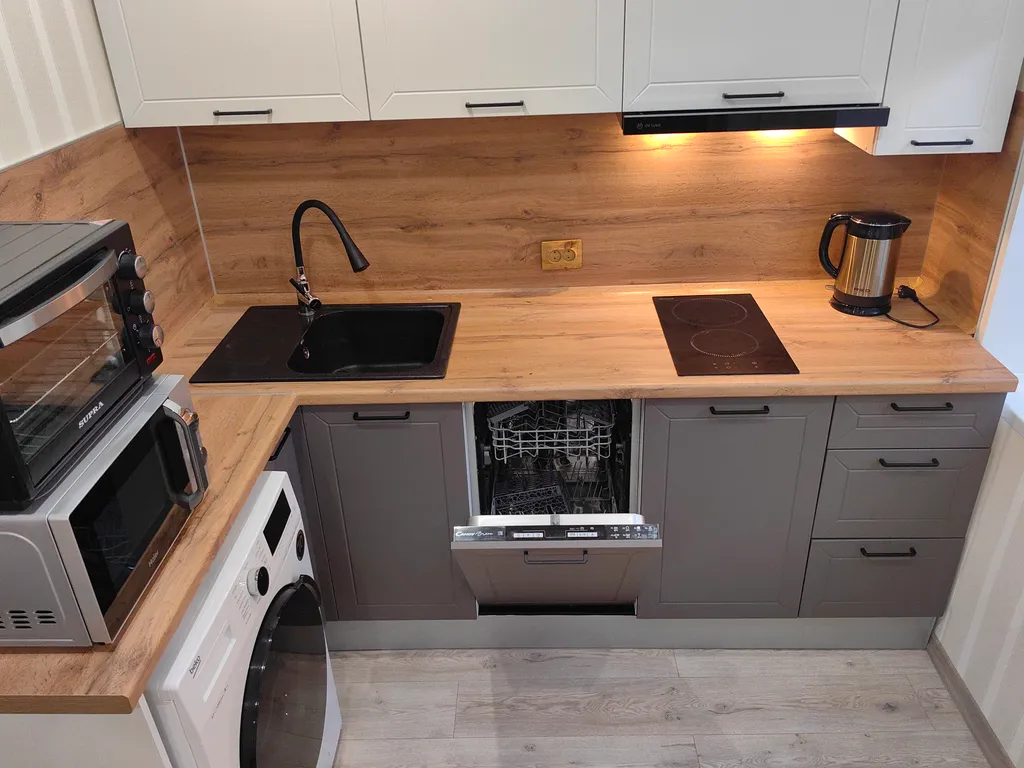 Квартира в центре города, Полярные зори