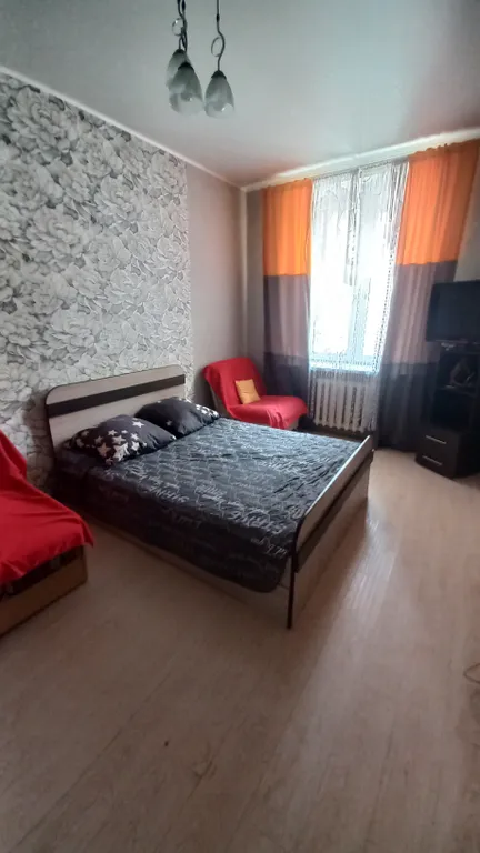 Двухкомнатная раздельная квартира в Ленинском районе ,рядом,, Аквопарк