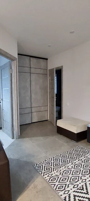 Уютный дом в черте города для комфортного отдыха в лесной местности