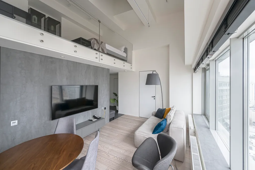 Двухуровневый апартамент на последнем этаже с видом на город и реку