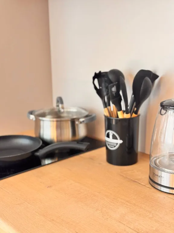 Милая студия с дизайнерским ремонтом