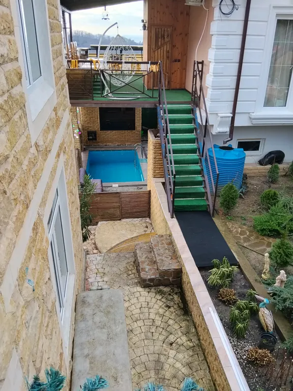 Дом замок с видом на море и горы