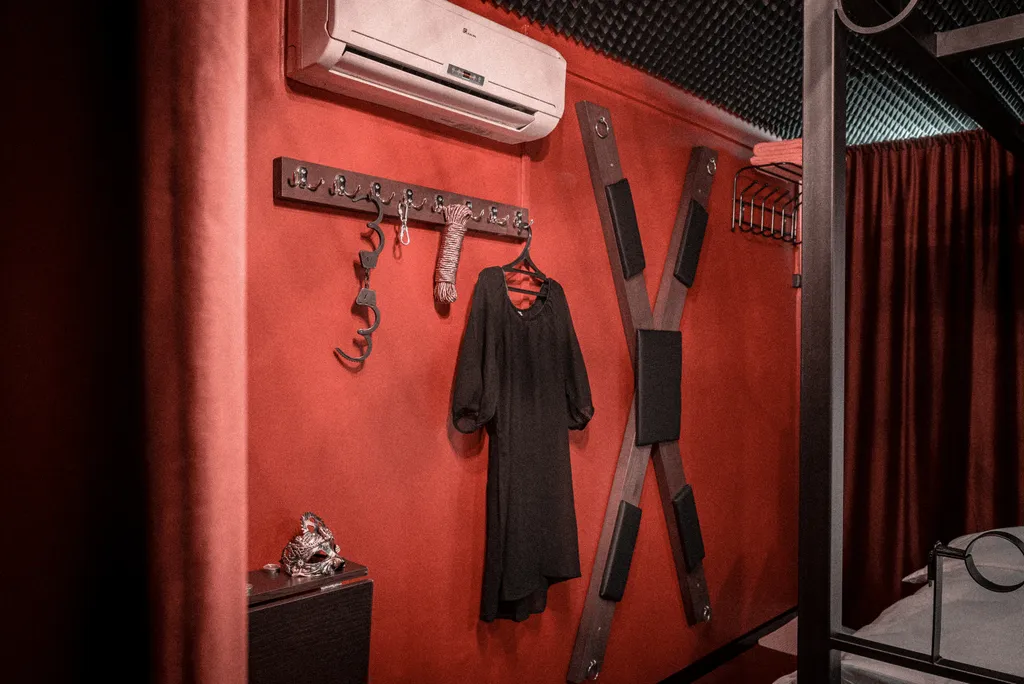 18+ Красная комната апартаменты для романтических свиданий