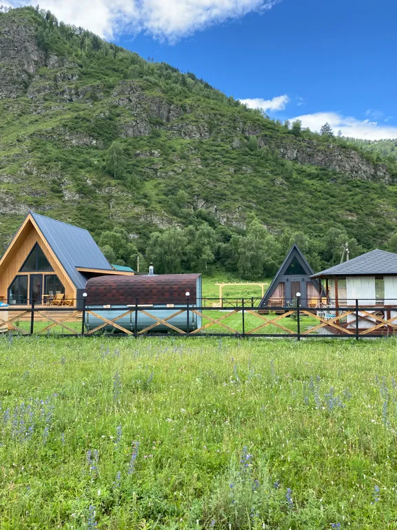 Афрейм с панорамным видом на горы