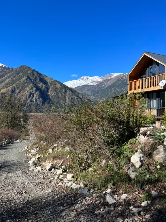 Дом в лесу с видом на горы Барнхаус Барс