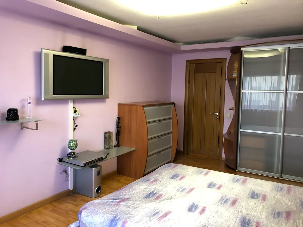 Spacious central 3-room apartment