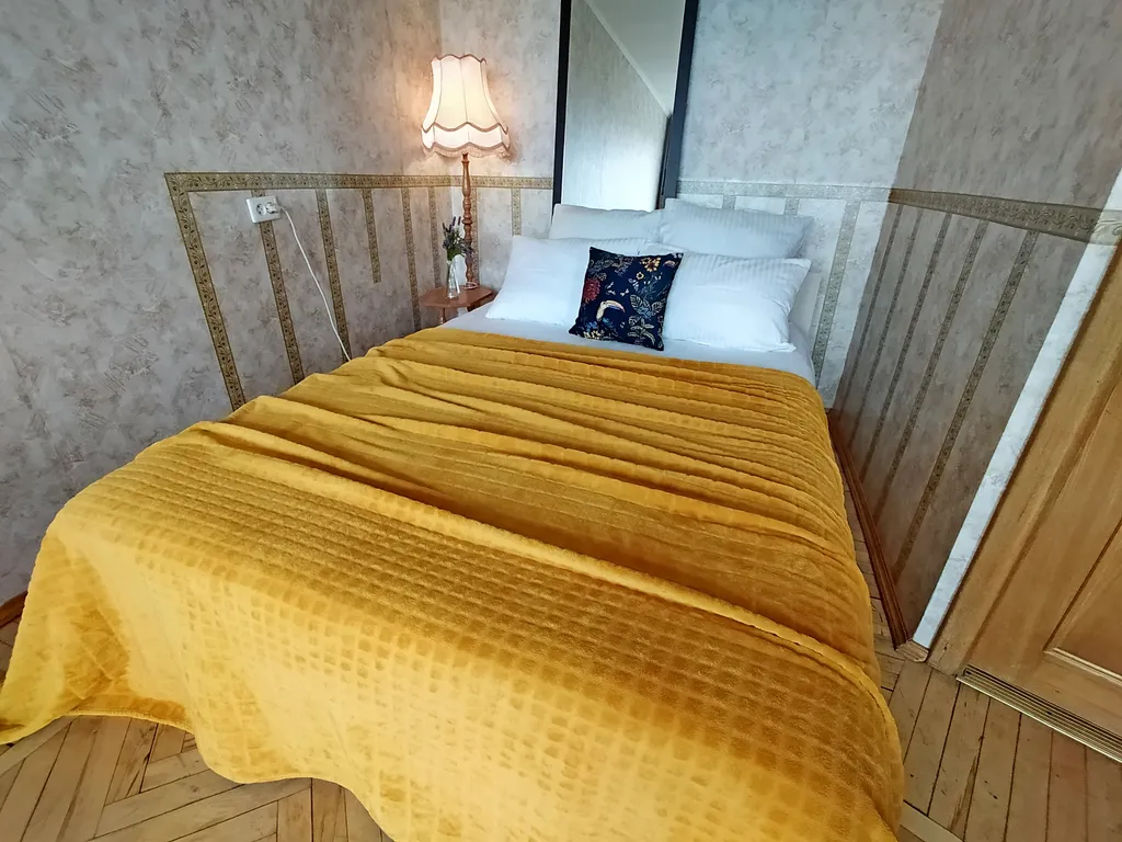 Петербургская квартира с видом на закат