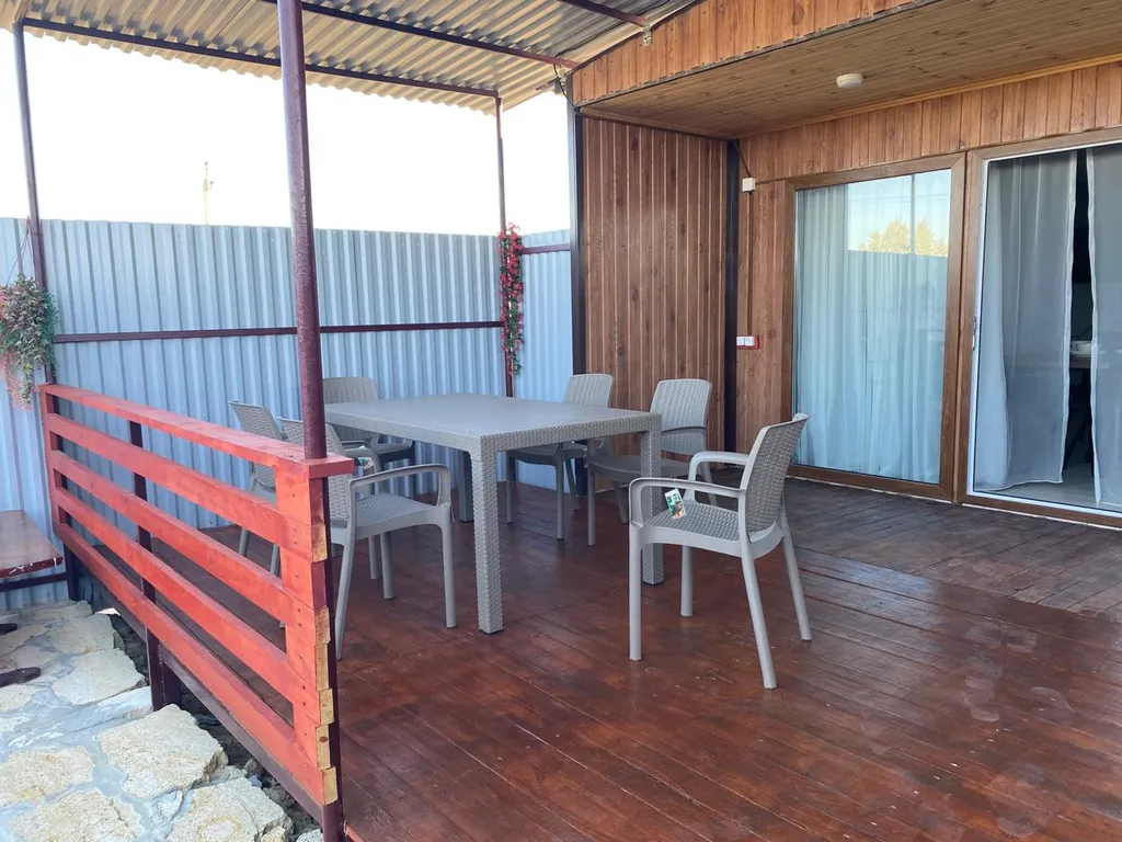 Домик возле моря