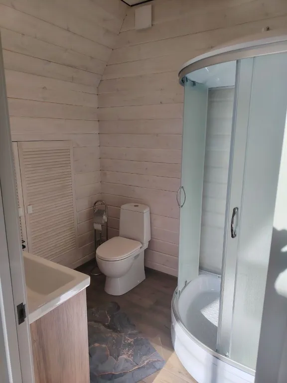 Коттедж Коттедж А-фрейм Кофейный с сибирским банным чаном и баней на берегу реки — Каблуково