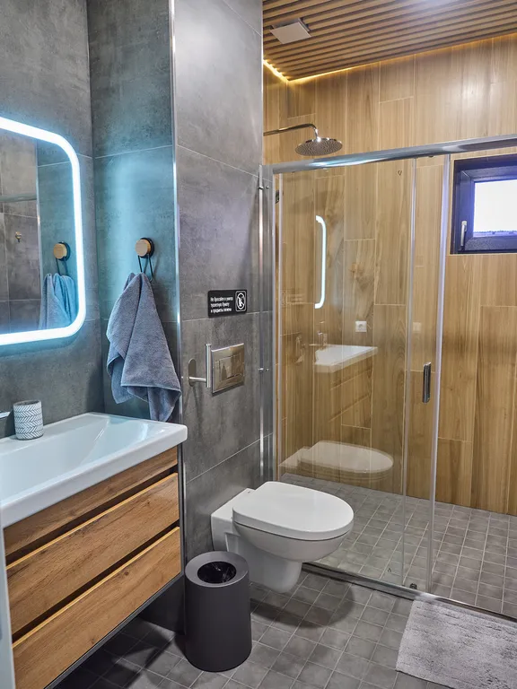 Дом на берегу озера