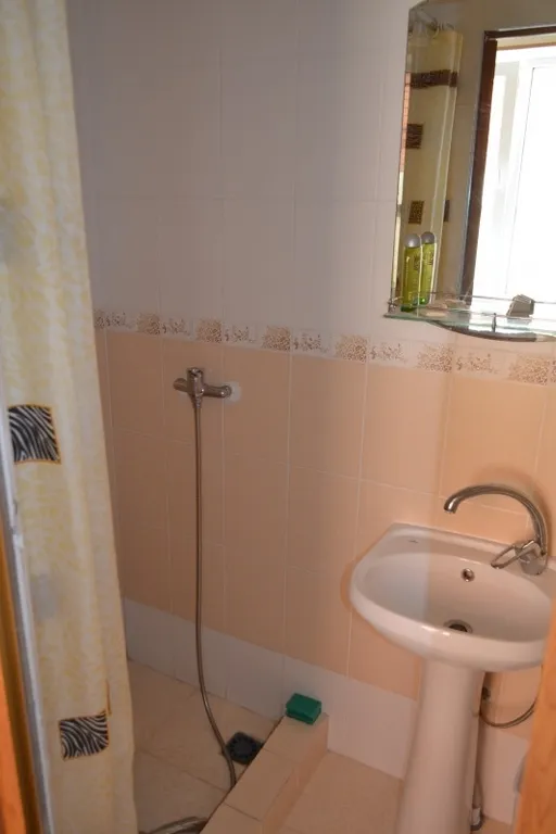 Коттедж Двухкомнатный дом, в 2 минутах до моря пешком — Ейск