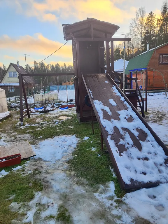 Коттедж Уютный дом в лесу — Деревянное