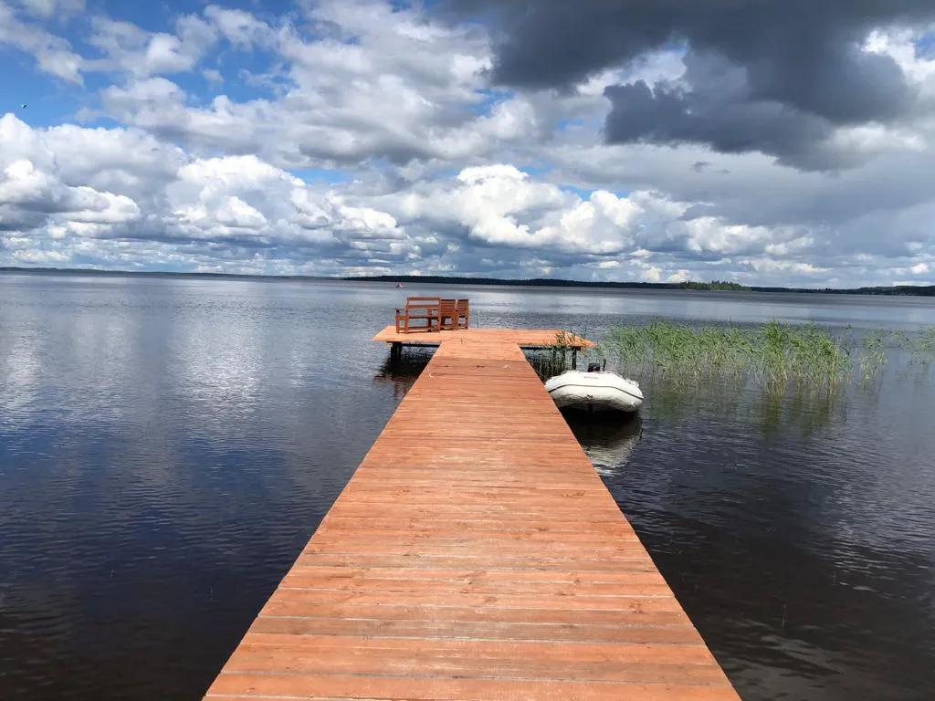 Сосновое шале на берегу Сямозера