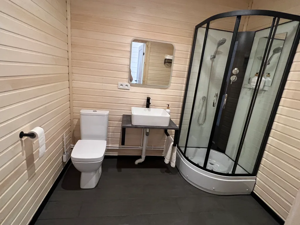 Домик с видом на озеро