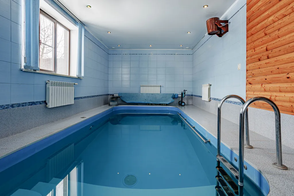 Коттедж с бассейном и сауной