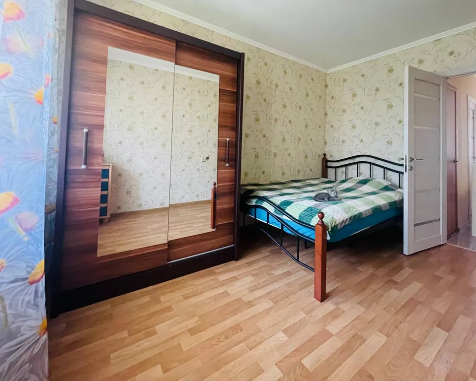 Чистая светлая комната в 3х комнатной квартире