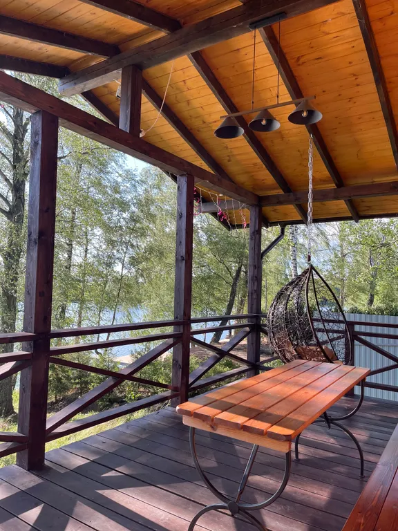 Дом на берегу озера