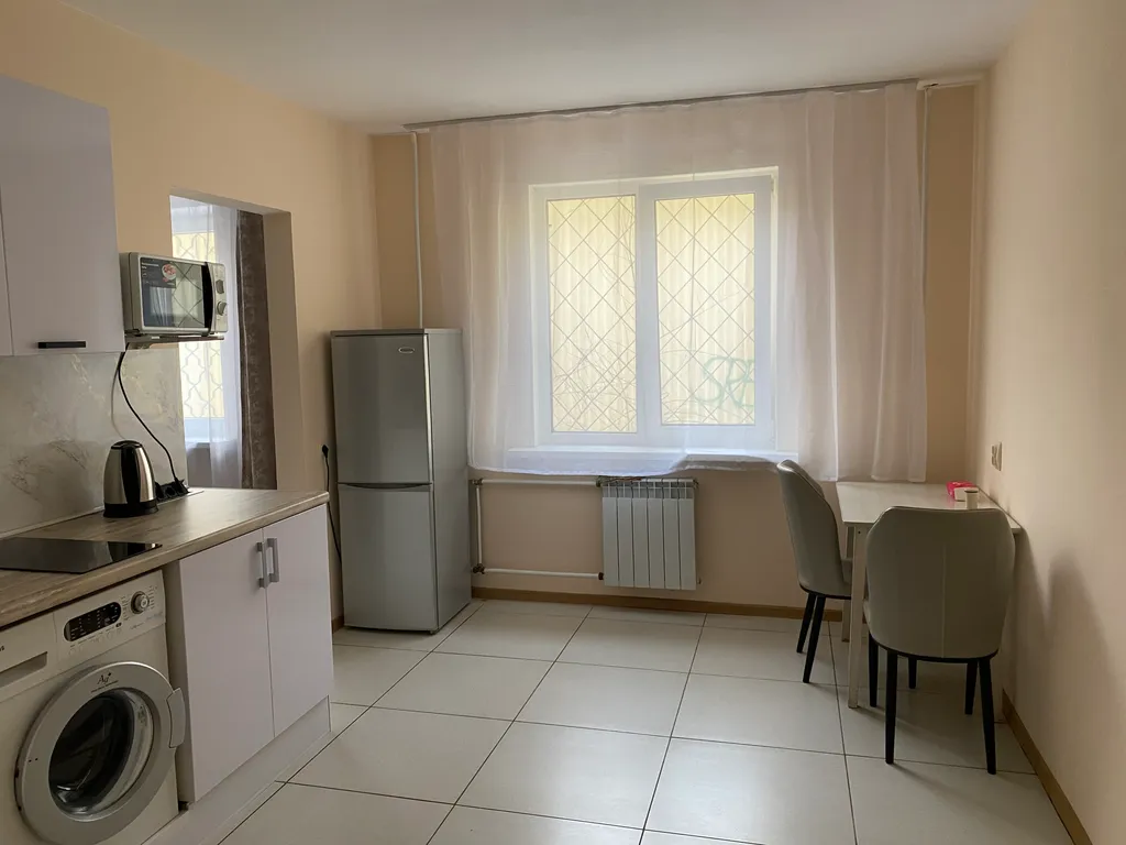 Гостинка с ремонтом в центре города