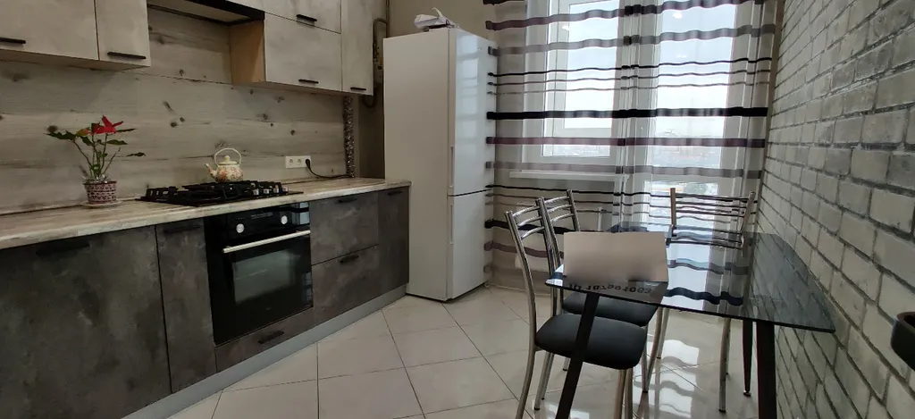 Квартира возле ТЦ Ашан — аренда посуточно в Симферополь