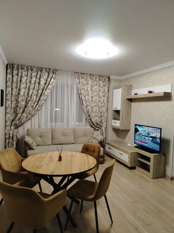 Евротрешка у ЖД вокзал и зоопарка