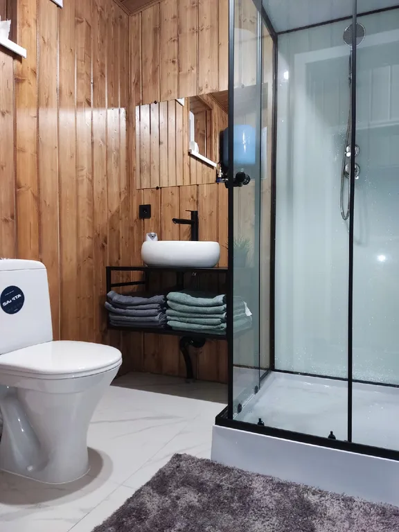 Дом с беседкой сауной и купелью