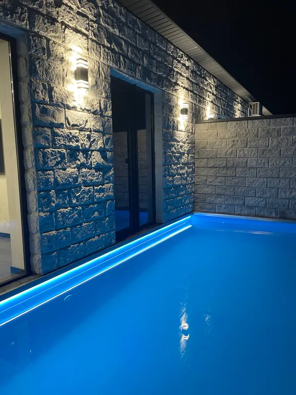 Загородный дом с бассейном