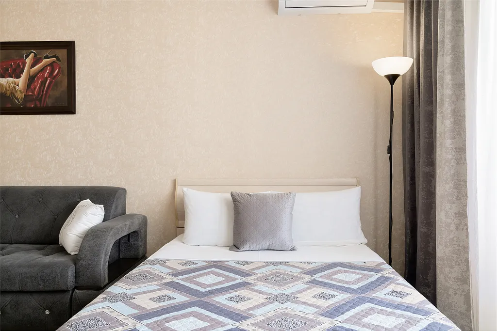 Современная двухкомнатная квартира с изолированными комнатами в центре