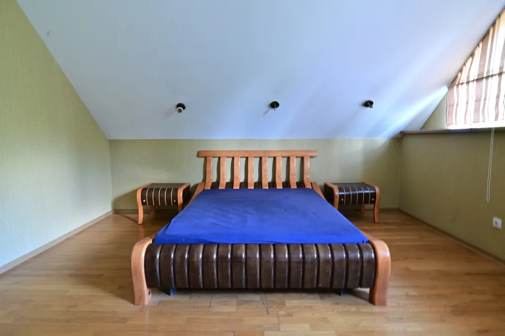 Шикарный коттедж с уютным средневековым интерьером