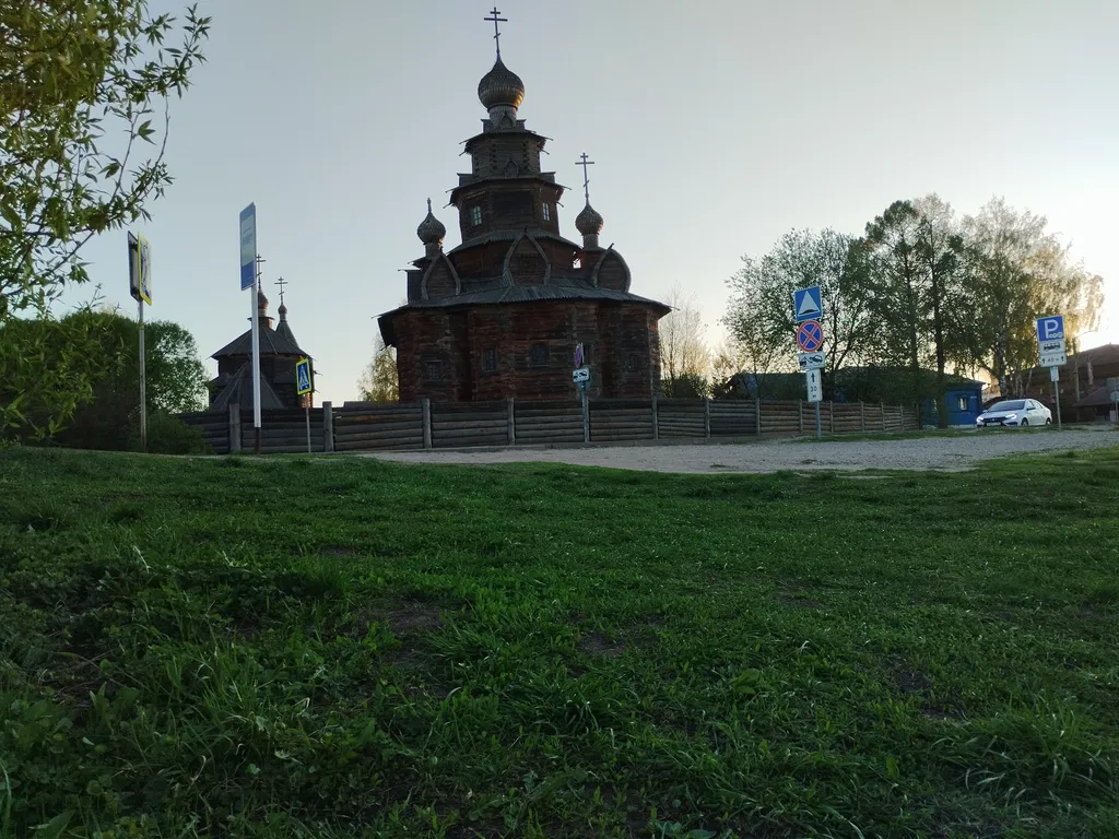 Уютный домик около Деревянного зодчества