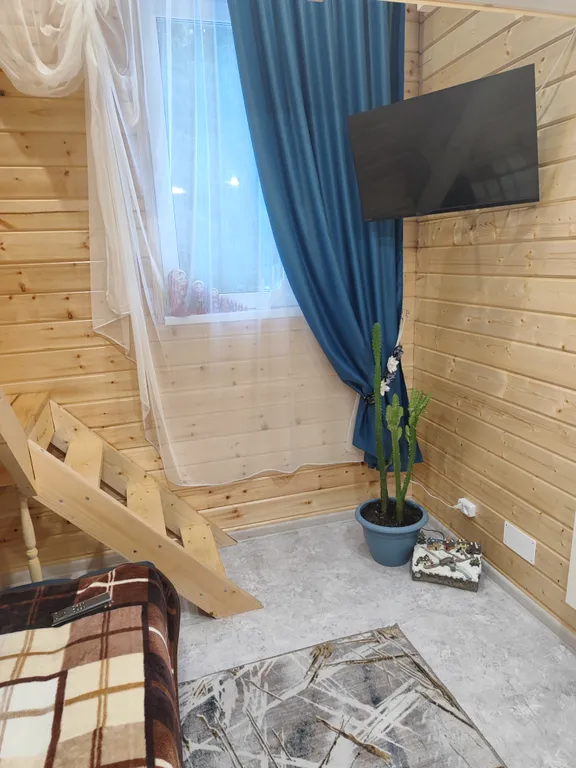 Коттедж Уютный дом в лесу — Деревянное