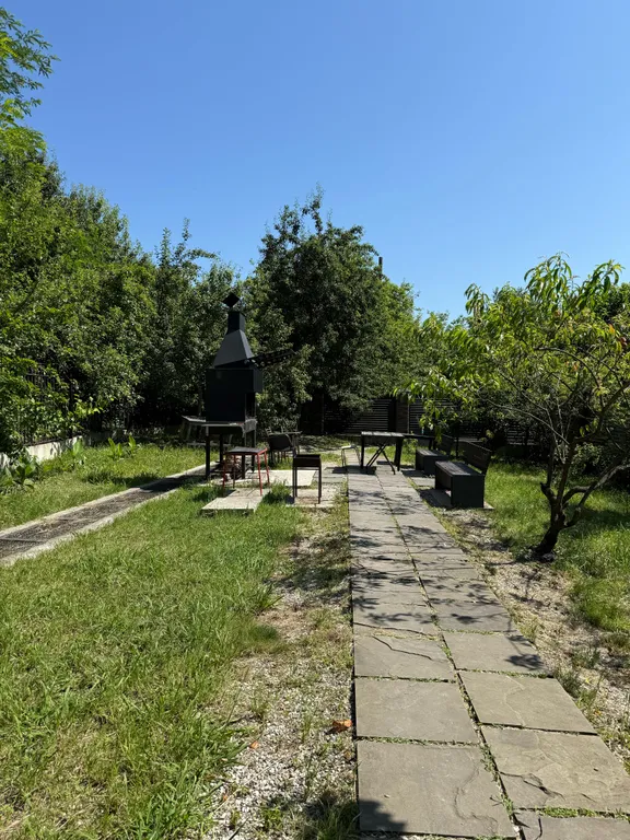 Апартаменты с бассейном недалеко от моря