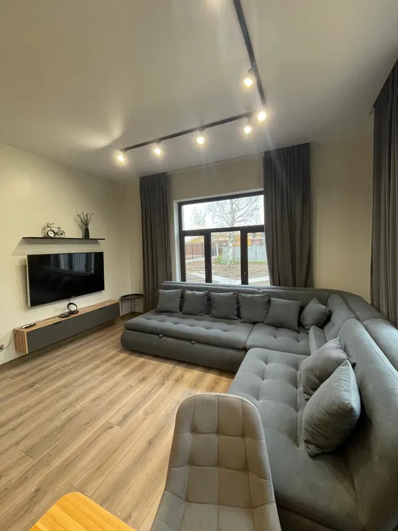 Современный коттедж рядом с заливом