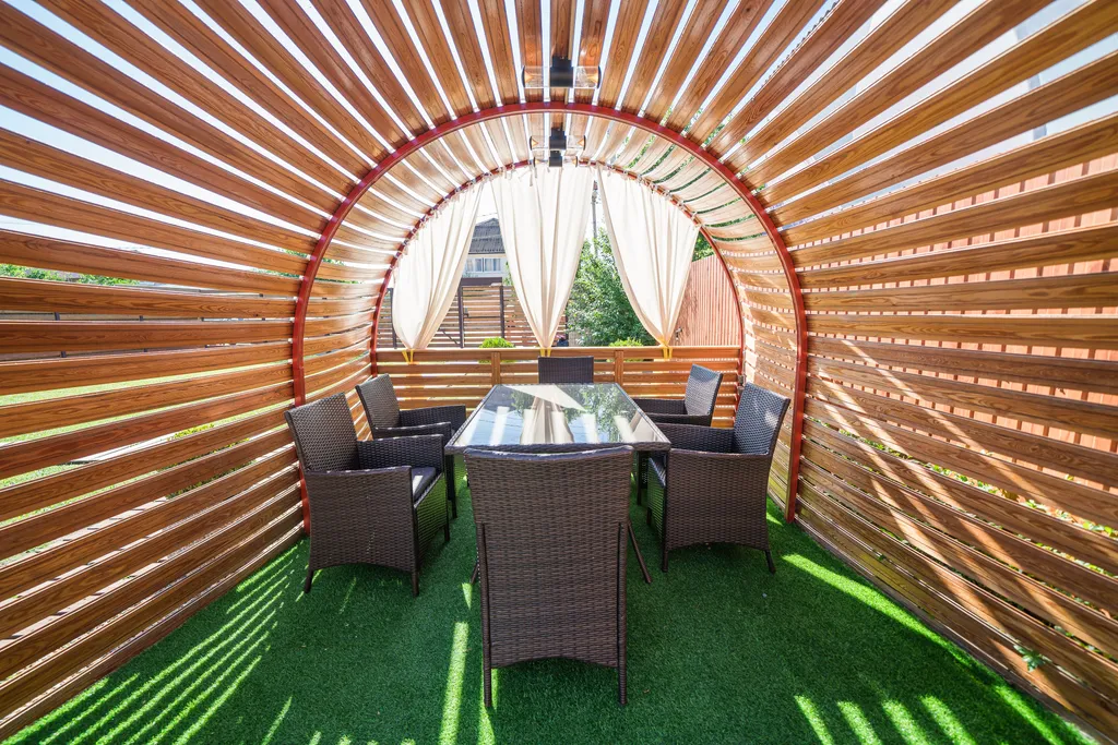 Уникальный двухкупольный дом-бунгало