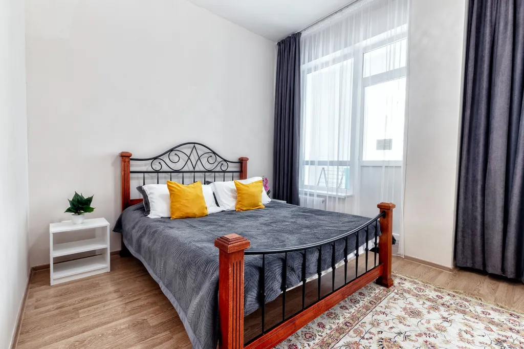 Уютная трехкомнатная квартира с тремя двухспальными кроватями на Экспо