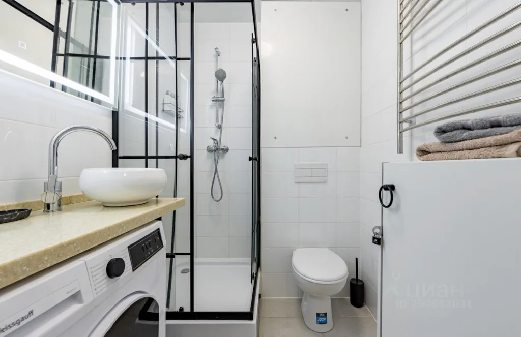 Стильная студия с балконом у метро