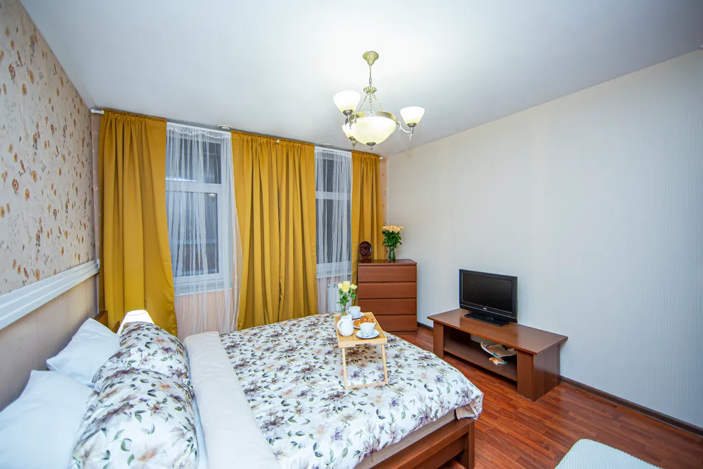 4BR Apartment next to St Isaak Cathedral