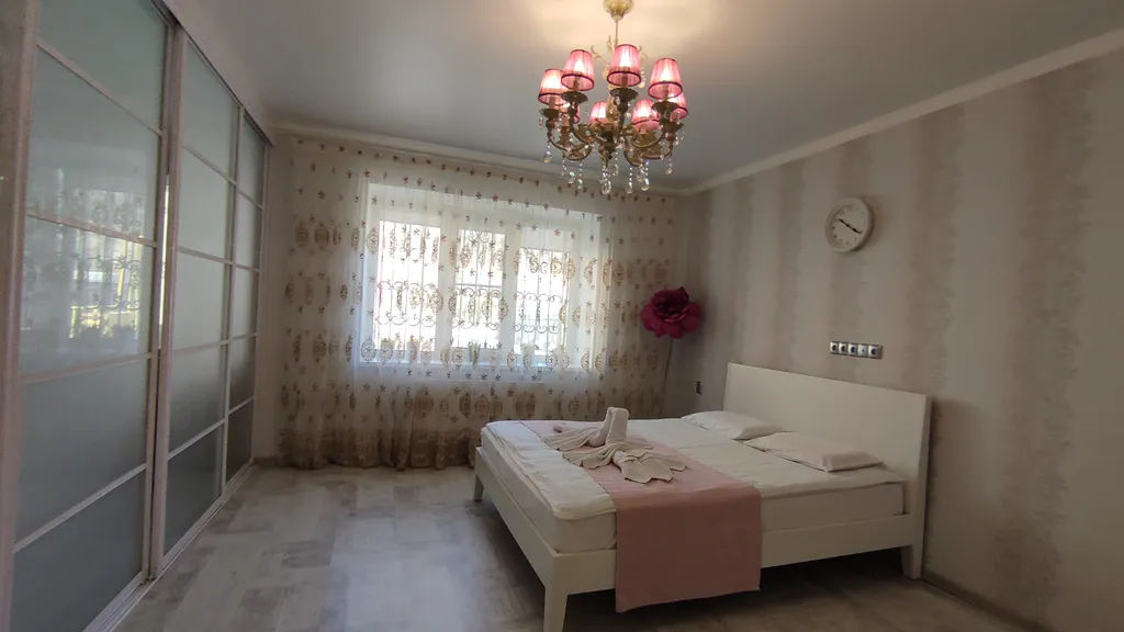 Квартира в центре рядом с цветником, 2 спальни и кухня гостиная