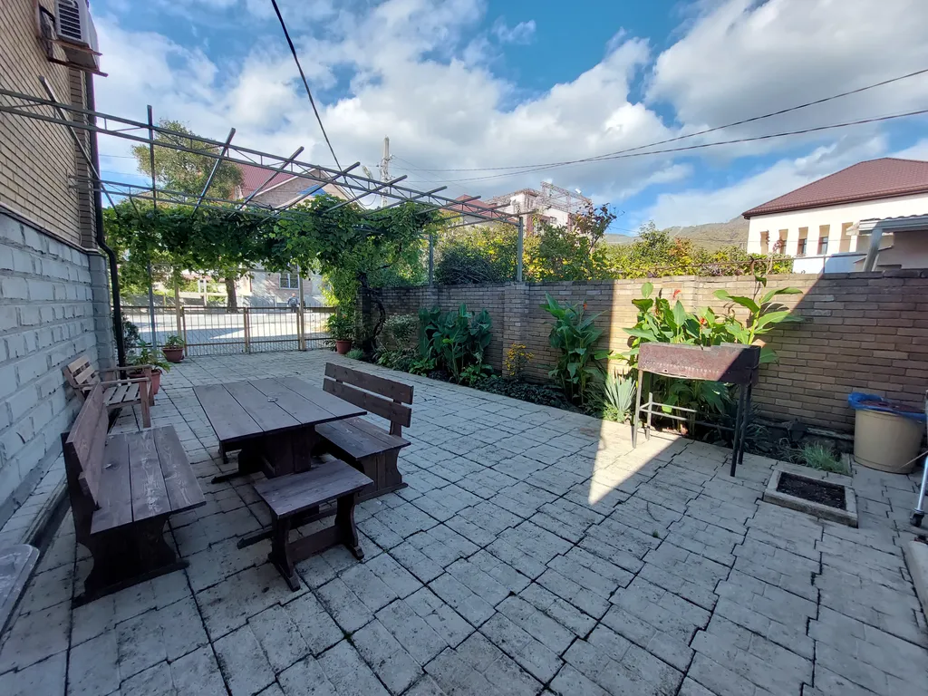 Коттедж Большой дом в центре города — Геленджик