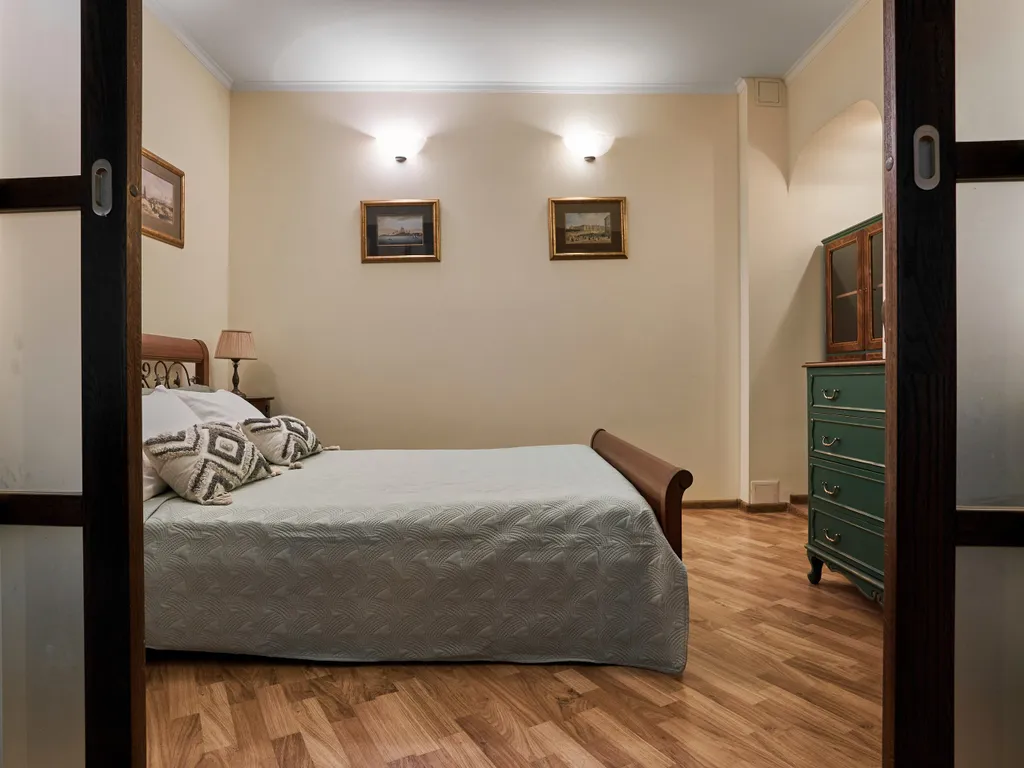 Апартаменты Кареты и Лошади с тремя спальнями рядом с Эрмитажем