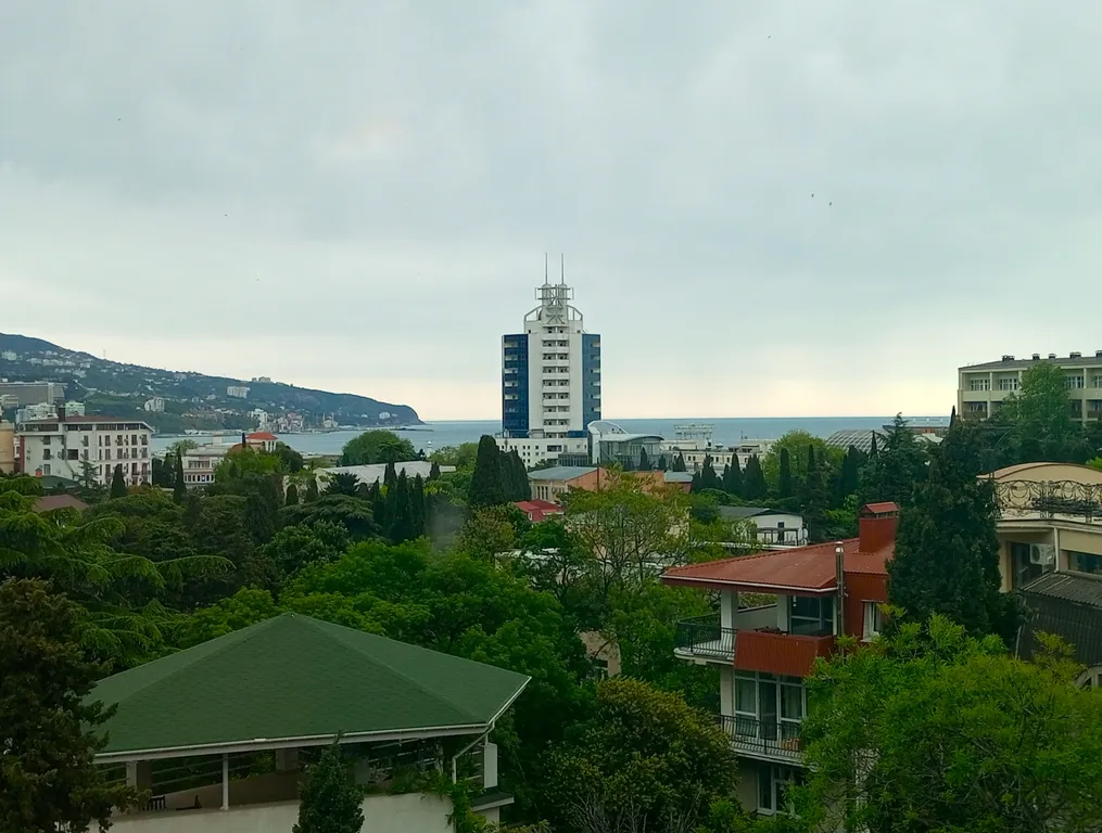 Квартира с мангальной зоной, гаражом и личным местом отдыха во дворе