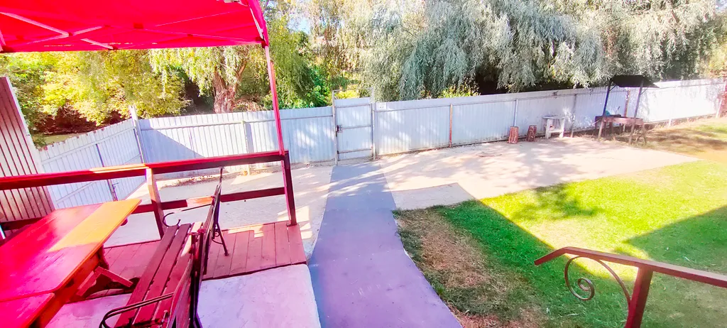 Гостевой дом на берегу озера у парка