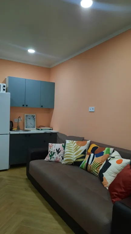 Яркая студия в ЖК Резидент